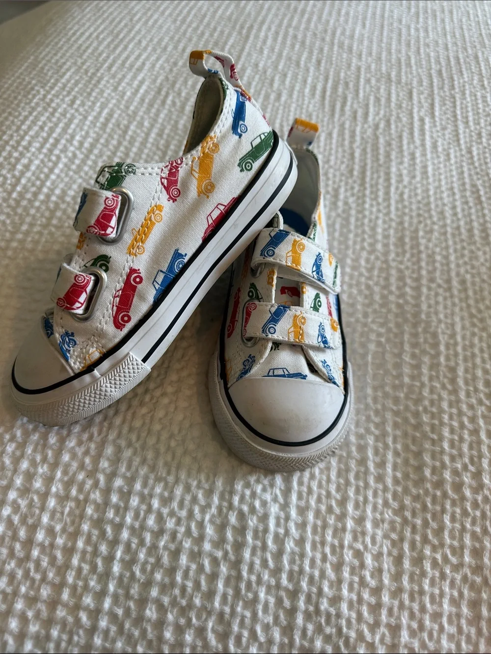 Converse Kids White Canvas Sneakers with Multicolor Car Print